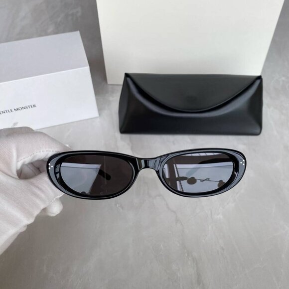 Gentle Monster Black Oval Sunglasses Sleek Minimal Frame main image 5